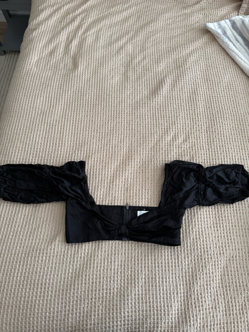 LPA Black Twist Front Puff Sleeve Crop Top M - Picture 2 of 6